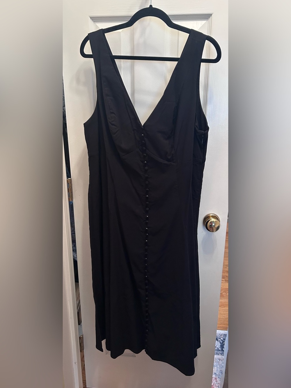 Anthropologie Deep V Front/Back Button
Front Black Midi Dress w/Side Zipper. 2X